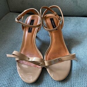 Ann Taylor Women's Tan Patent Sandals Size 8.5